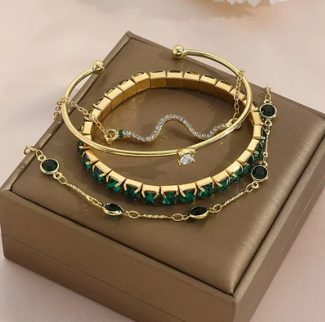 Set di 4 bracciali in oro e cristallo di smeraldo